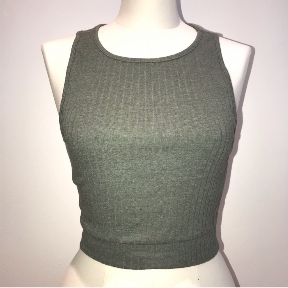 green tank top 💚